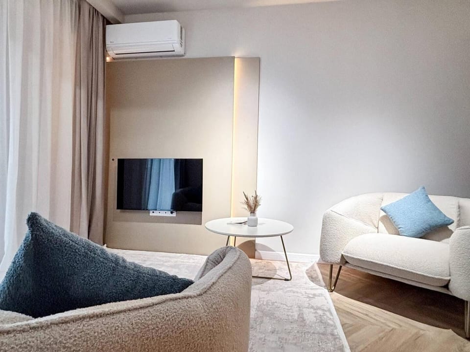 YANG 23rd Floor Panoramic View & King Bed, Parkin Apartment in Cluj-Napoca