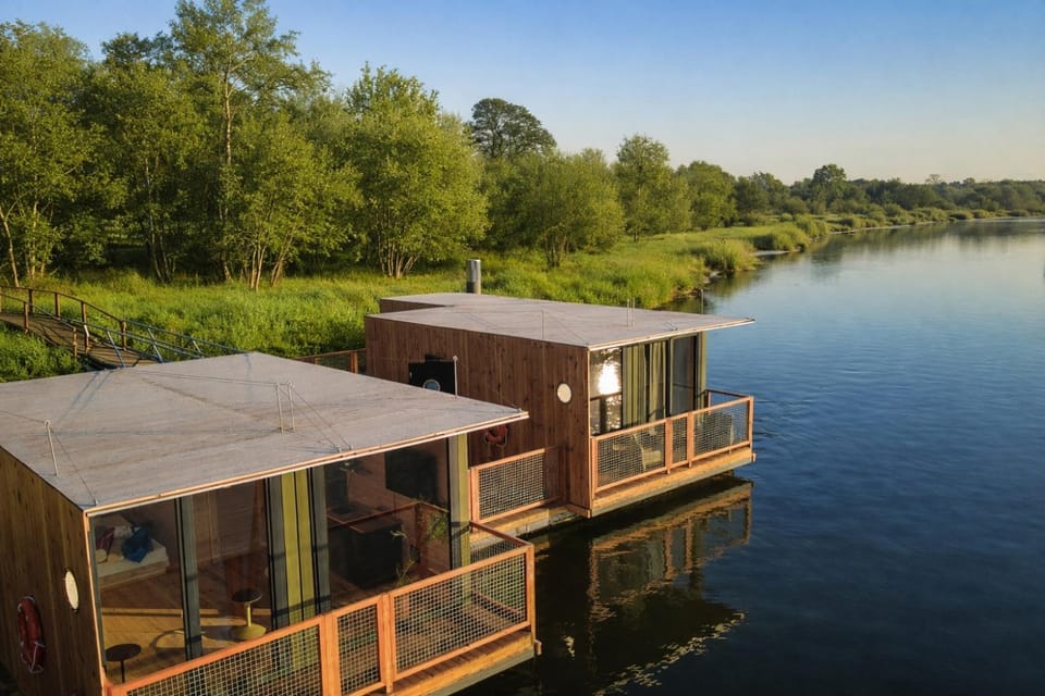 Property building, Day, Natural landscape, Activities, Lake view, River view