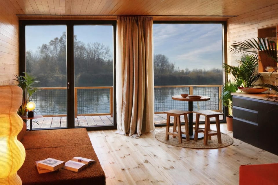 Natural landscape, View (from property/room), Balcony/Terrace, Living room, Seating area, Dining area, River view