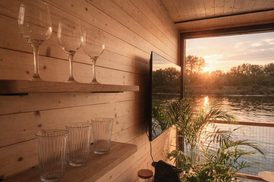 Domy na wodzie - Cabins on the river Cabin in Poznan