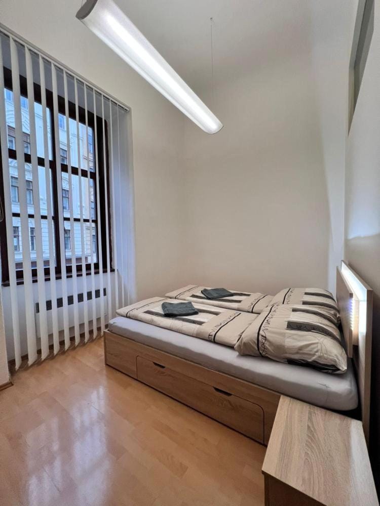 Bed, Photo of the whole room, Bedroom, Street view