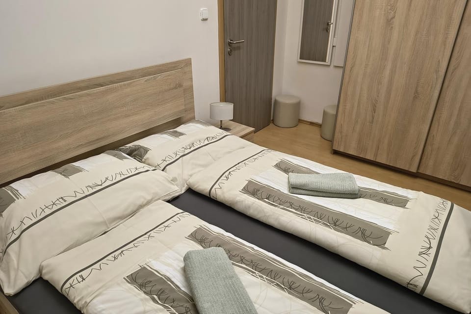 Bed, Bedroom, wardrobe