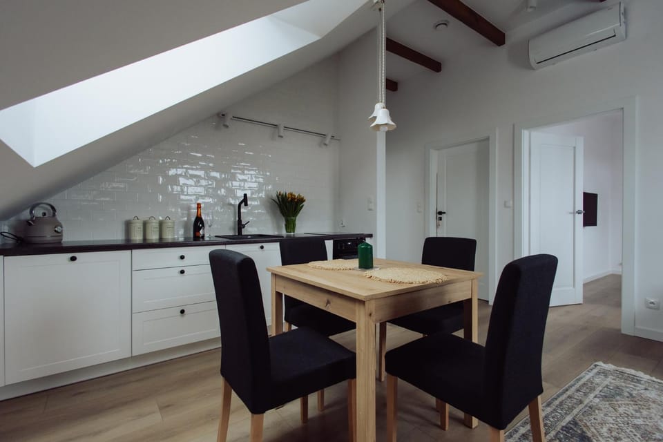 Kitchen or kitchenette, Living room, Seating area, Dining area, stove, air conditioner