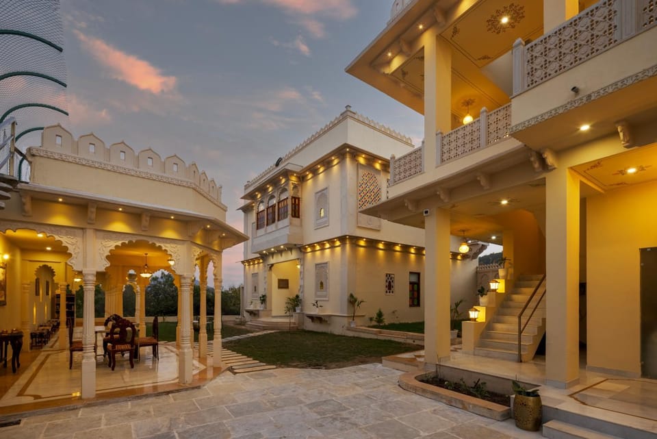 Property building, Facade/entrance, Day, Natural landscape, Mountain view, Mountain view, Inner courtyard view