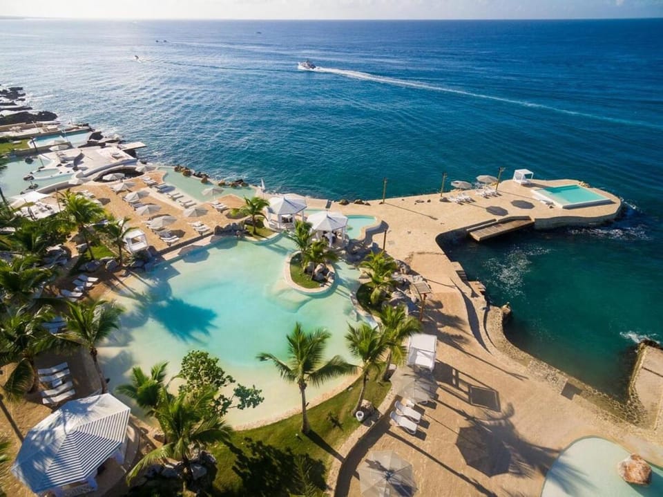 Natural landscape, Beach, Pool view, Sea view, Swimming pool, sunbed