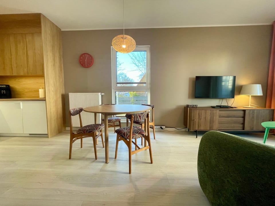 TV and multimedia, Kitchen or kitchenette, Living room, Seating area, Dining area, oven