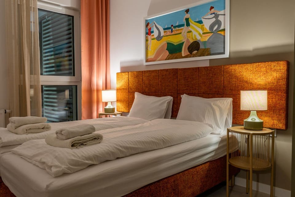 Bed, Photo of the whole room, Bedroom, towels
