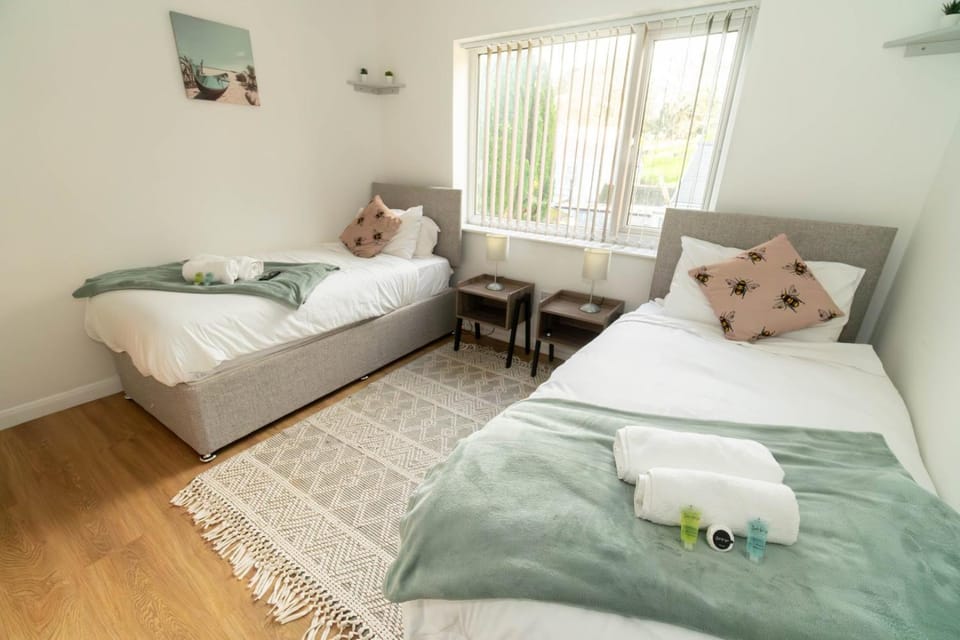 Ravenhill Four-Bedroom Home with Parking Bed and Breakfast in Wales