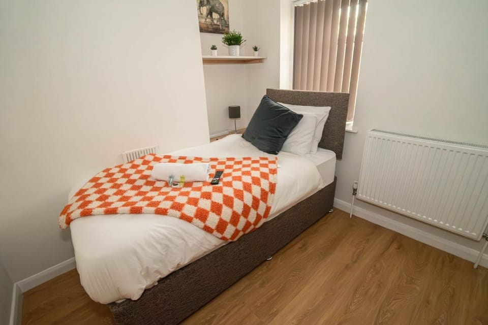 Ravenhill Four-Bedroom Home with Parking Bed and Breakfast in Wales