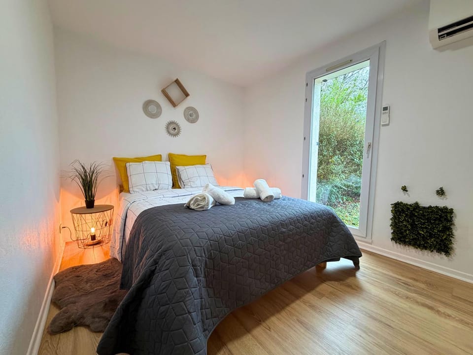 Bed, Garden, Garden view
