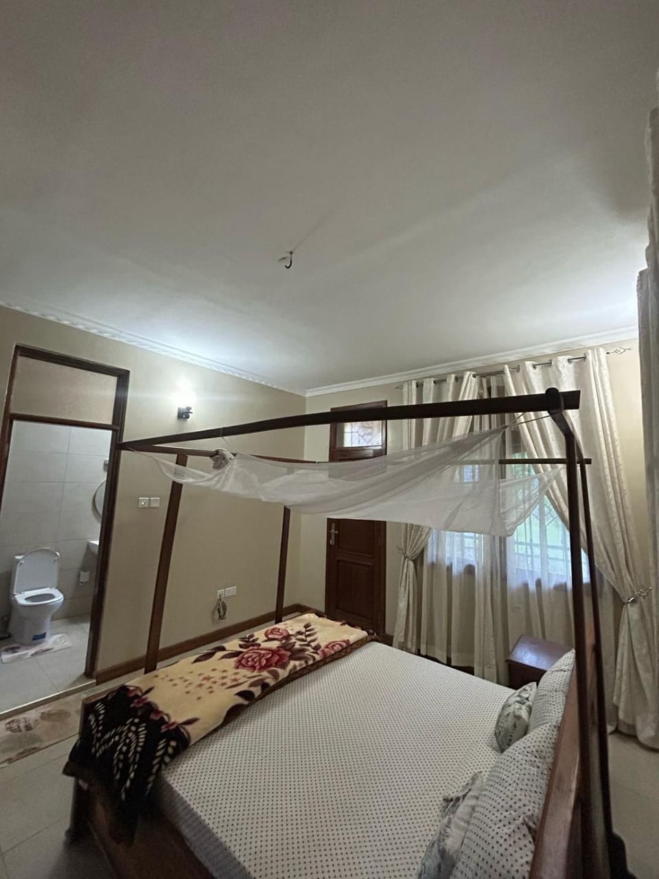 Bed, Photo of the whole room, Bedroom