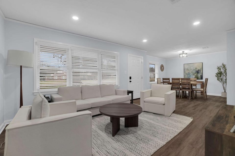 Family-Friendly 3BR Home in Montgomery House in Montgomery