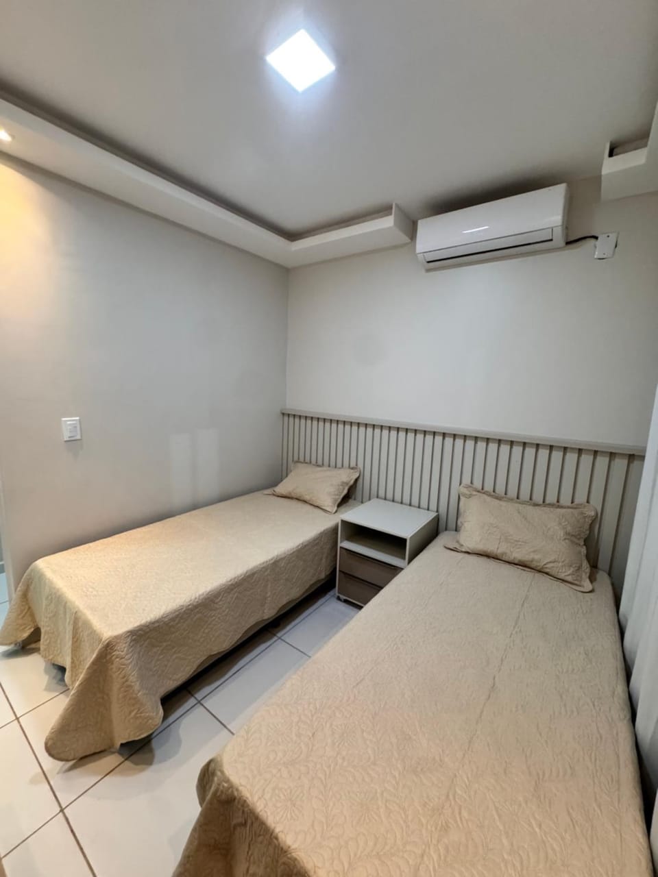 Bedroom, air conditioner