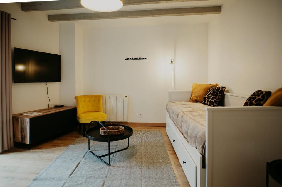 Communal lounge/ TV room, TV and multimedia, Living room