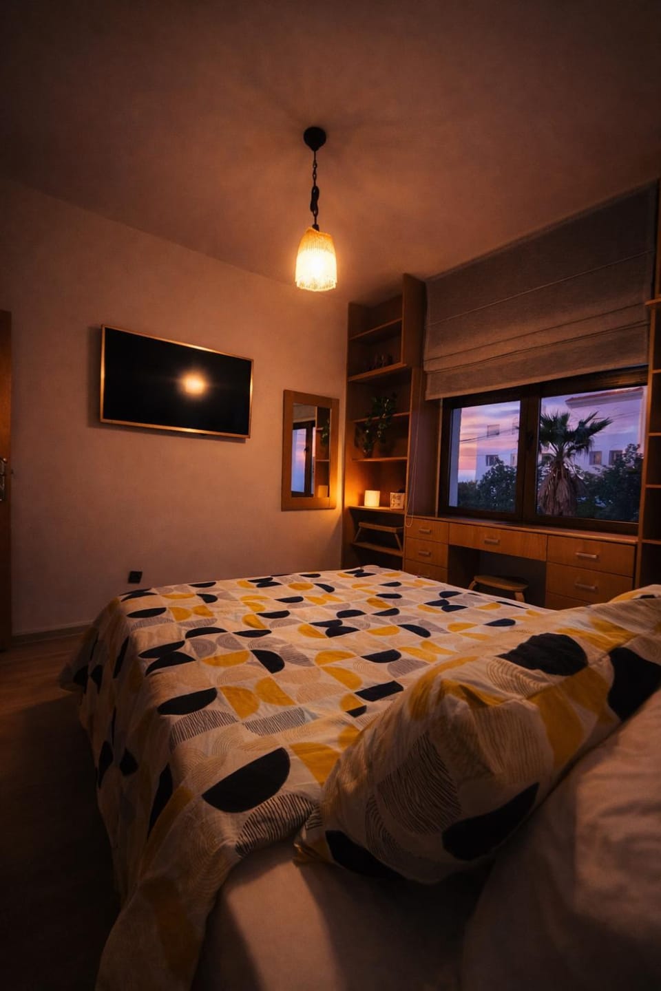Bed, TV and multimedia, Photo of the whole room, Evening entertainment, Bedroom