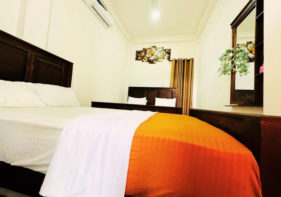 Bed, Photo of the whole room, Decorative detail, Bedroom, air conditioner