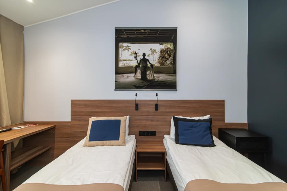 Bed, Photo of the whole room, Decorative detail, Bedroom