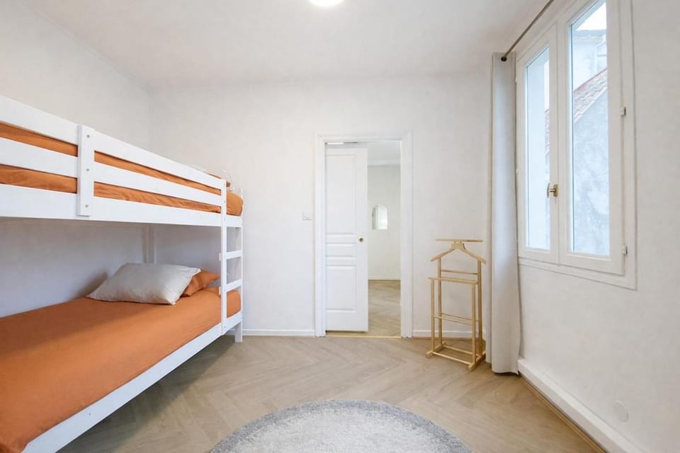 Bedroom, bunk bed