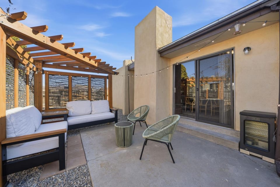 Albuquerque Escape - Hot Tub Atrium home House in Albuquerque