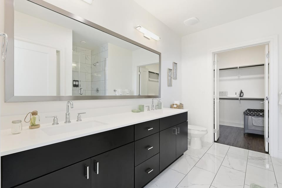 Skyline LUXE - Garage, Pool & Gym Apartment in Houston
