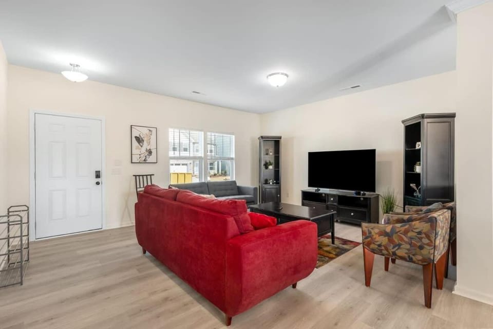 5BR Modern Comfort Spacious Home House in Greensboro