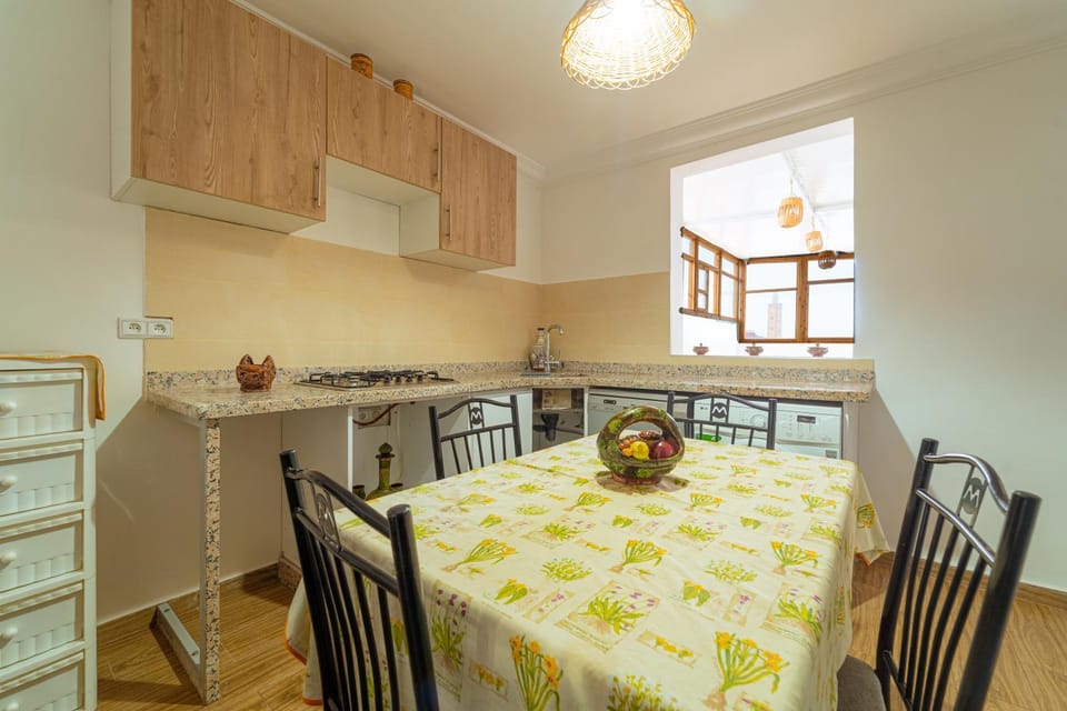 Kitchen or kitchenette, Kitchen or kitchenette