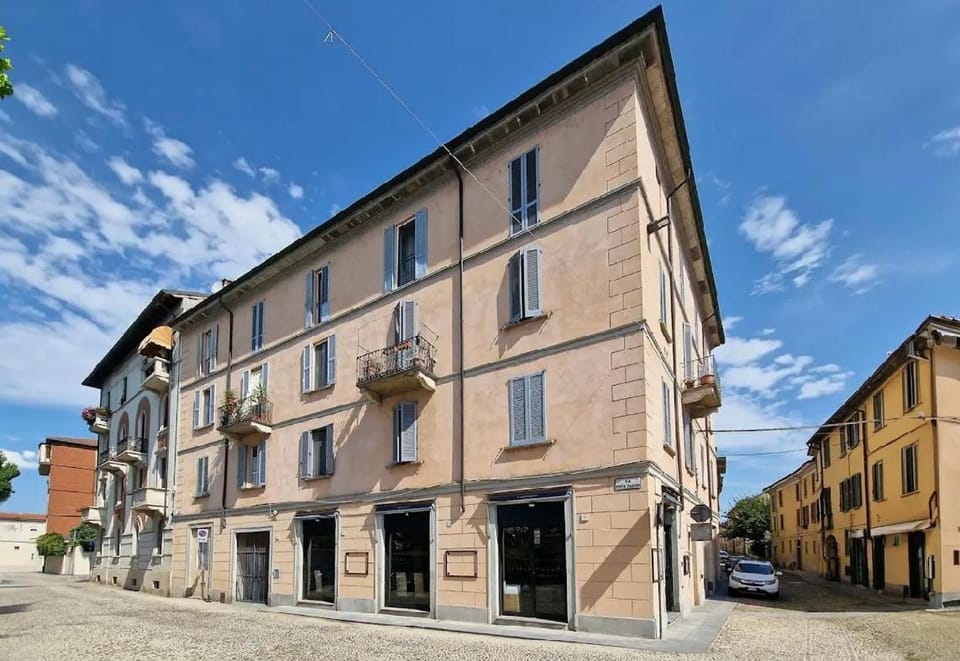 Pavia's historic center facing Ticino Apartment in Lombardy