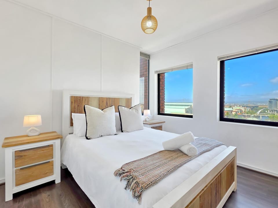 Bed, Natural landscape, Photo of the whole room, Bedroom, towels