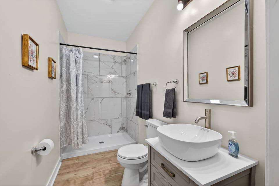 Spacious Indy Retreat - Entire Duplex Near Downtown House in Indianapolis