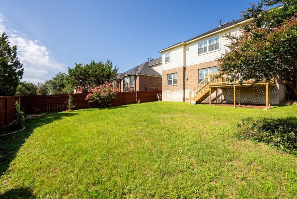 ★ Luxurious Two-Story Home ★ Near La Cantera/Rim House in San Antonio