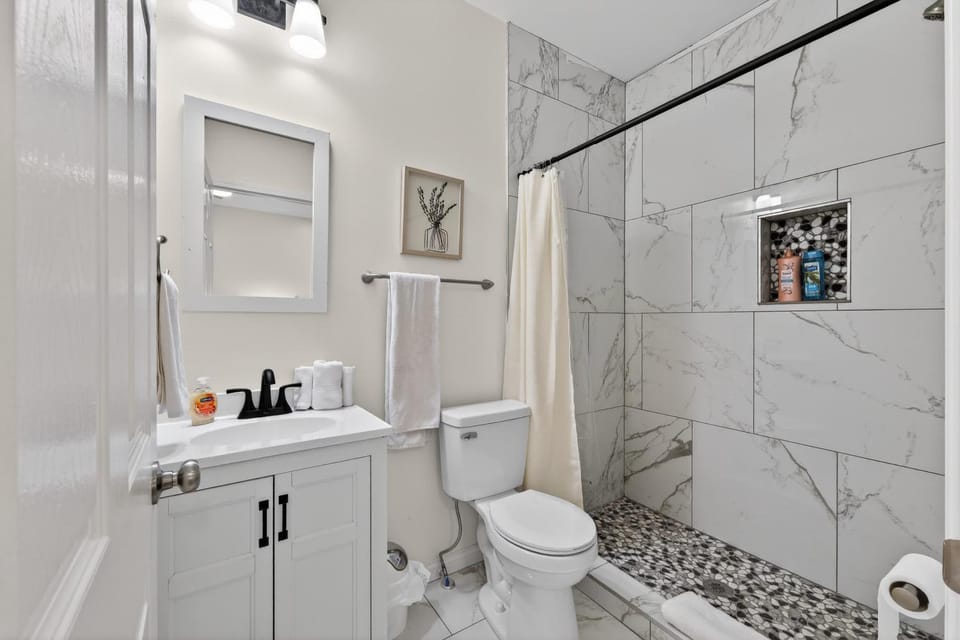 Near Downtown - Beville Ave Retreat 2 House in Indianapolis