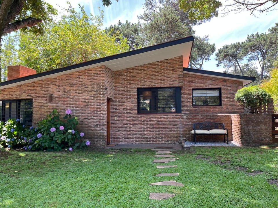 Casa en Pinares 3 dormitorios jardín Cerca de la playa House in Maldonado Department, Uruguay