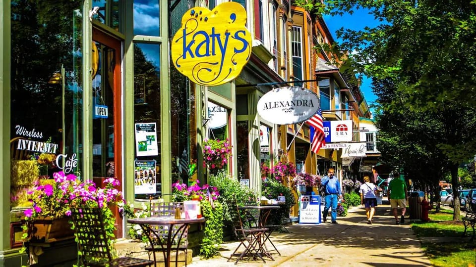 Nearby landmark, Neighbourhood, Street view, Location