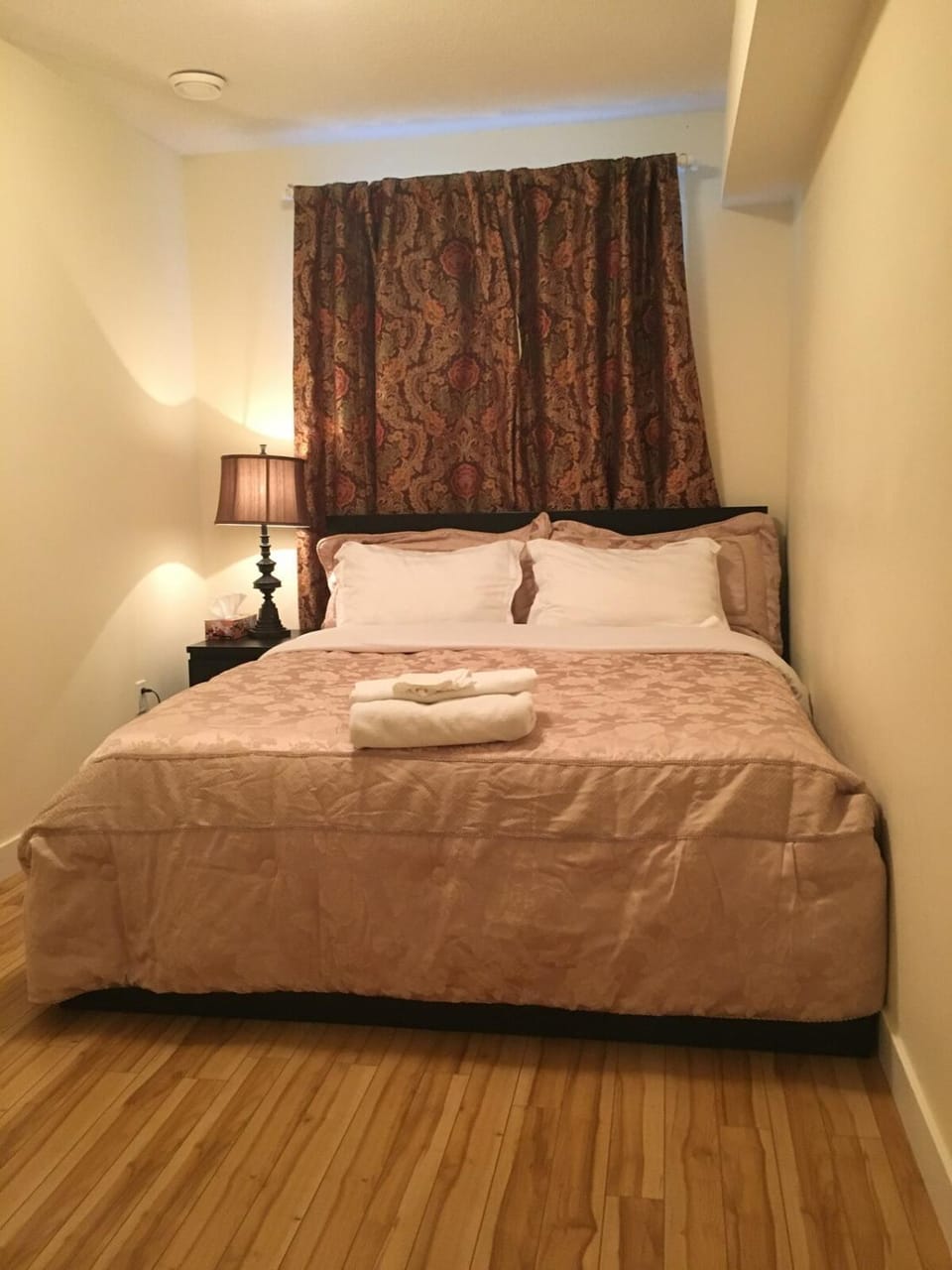 Modern 2 BR Vacation Home Near West Edmonton Mall House in Edmonton