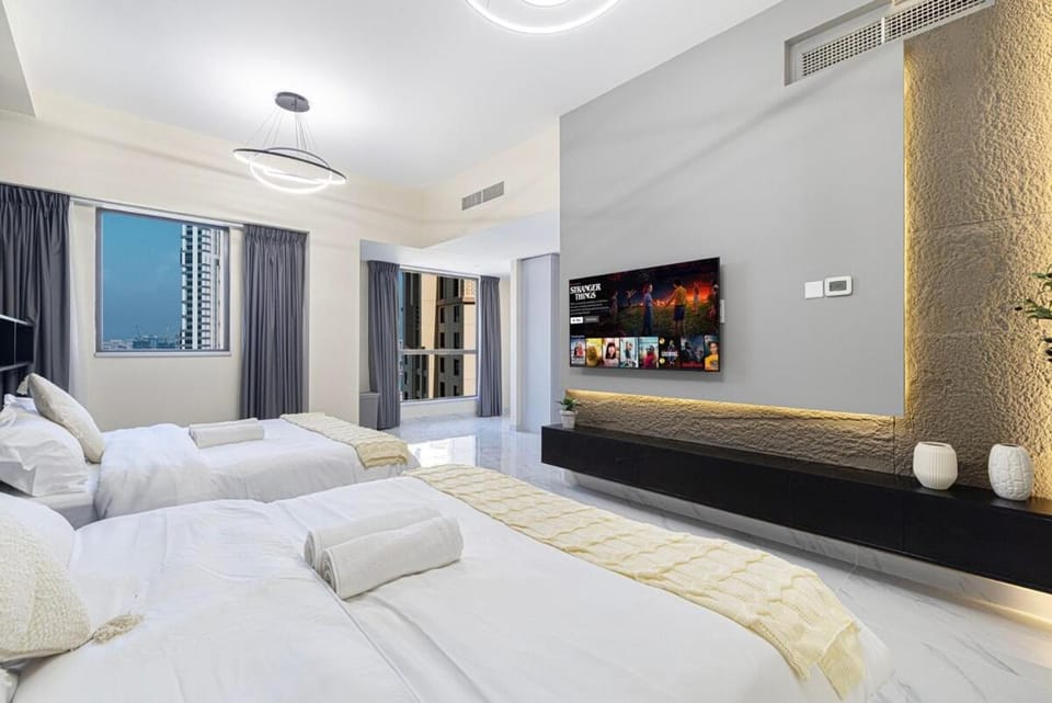 Beachfront Spacious Apartment with Sea & Palm Views Apartment in Dubai