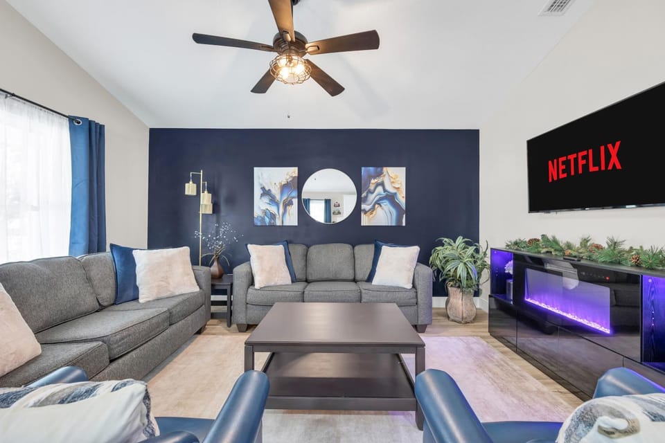 Coastal Getaway with Fire Pit and Games - Pet Friendly House in Florida