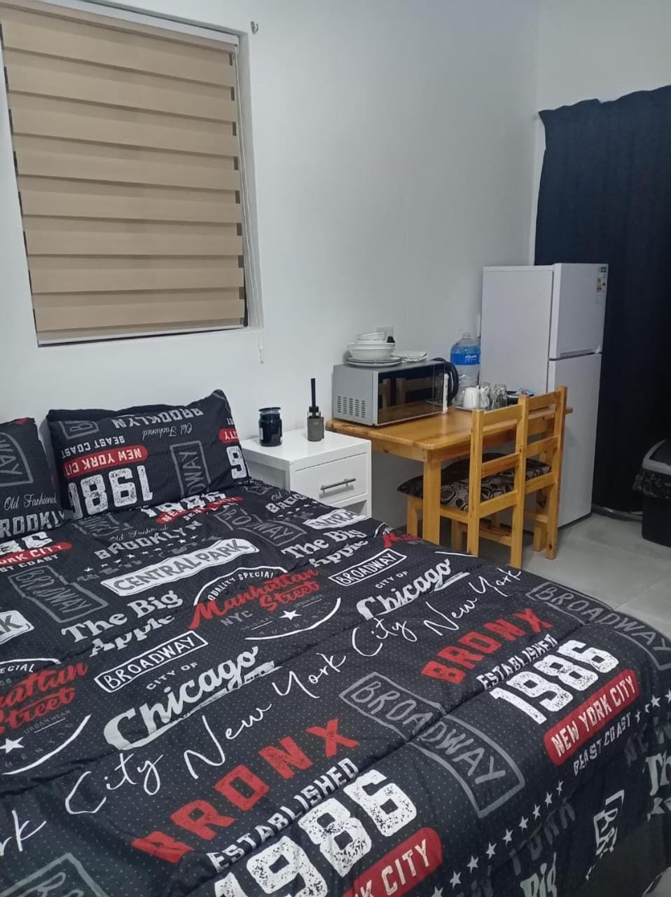 Bed, Kitchen or kitchenette, Photo of the whole room