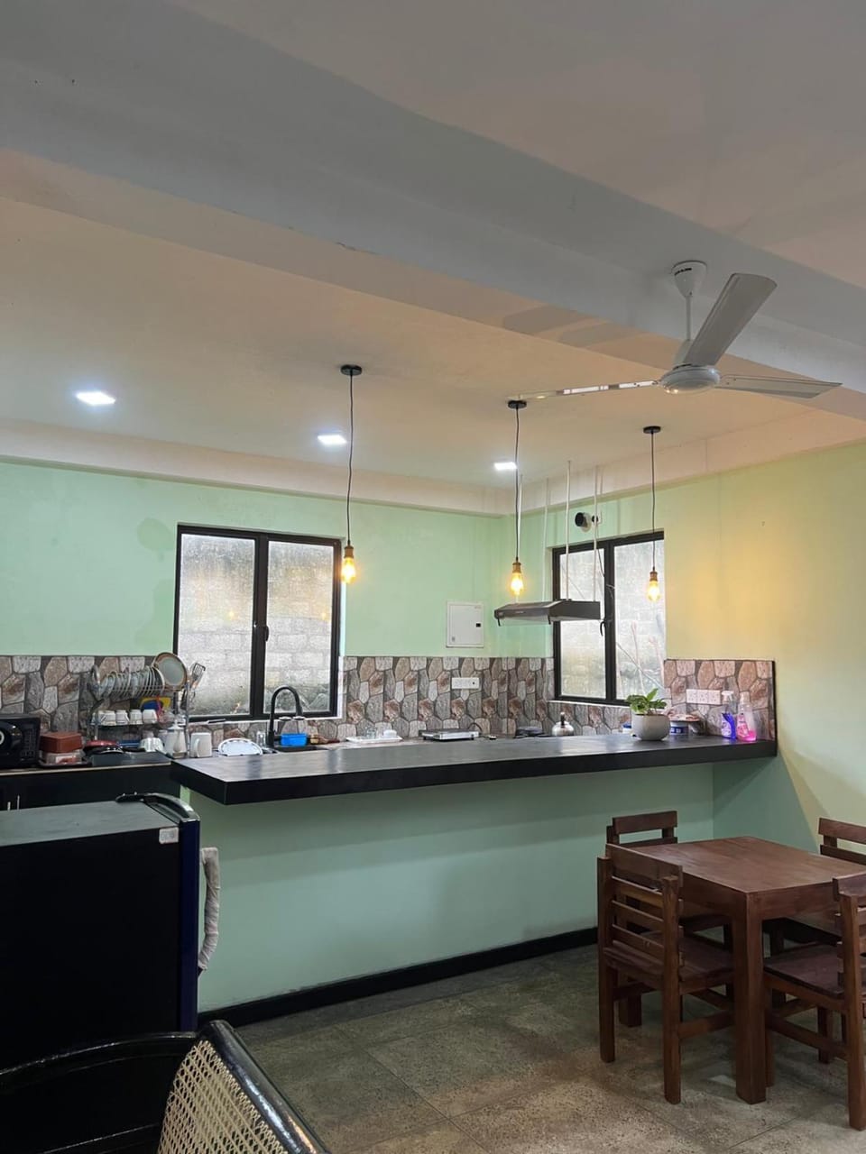 Kitchen or kitchenette, Dining area, minibar