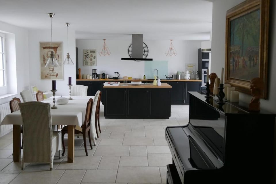 Dining area, kitchen