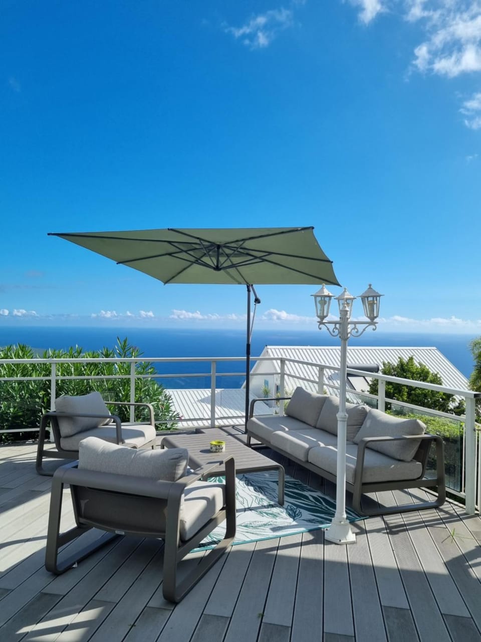 View (from property/room), Balcony/Terrace, Sea view, Swimming pool, sunbed