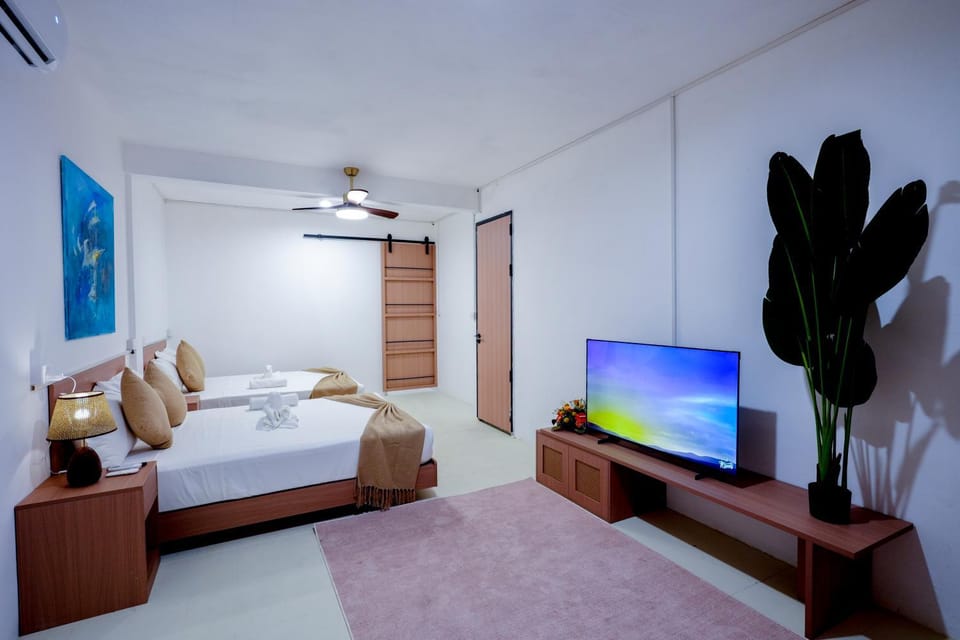 Communal lounge/ TV room, Bed, Photo of the whole room