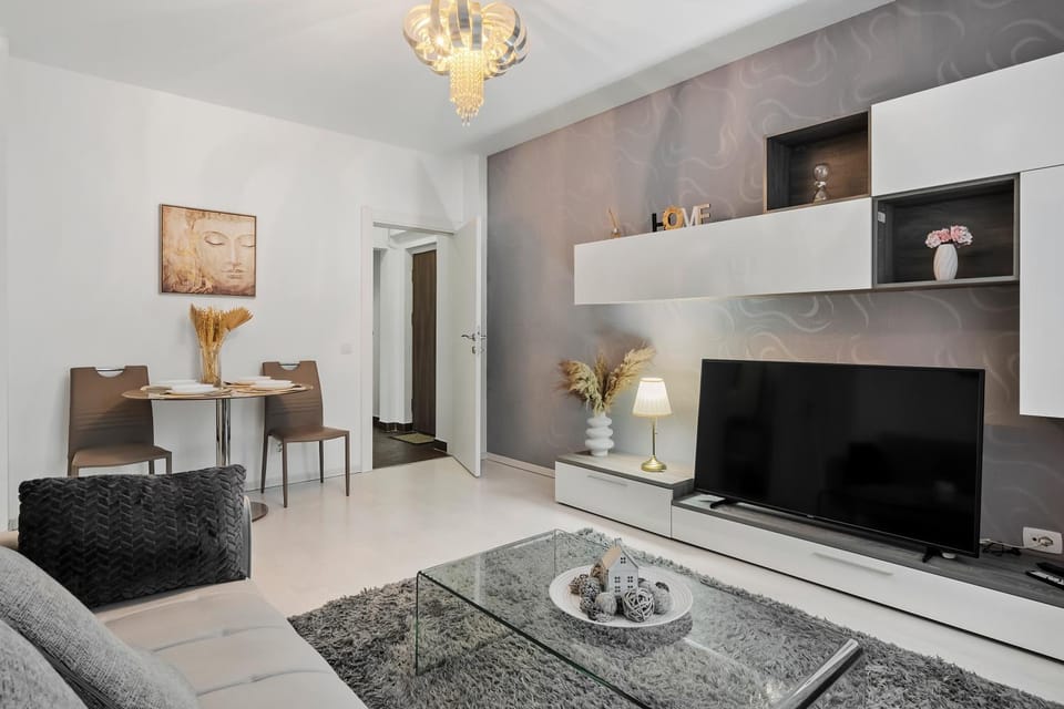 Ultracentral Metro Lux Apartment in Bucharest