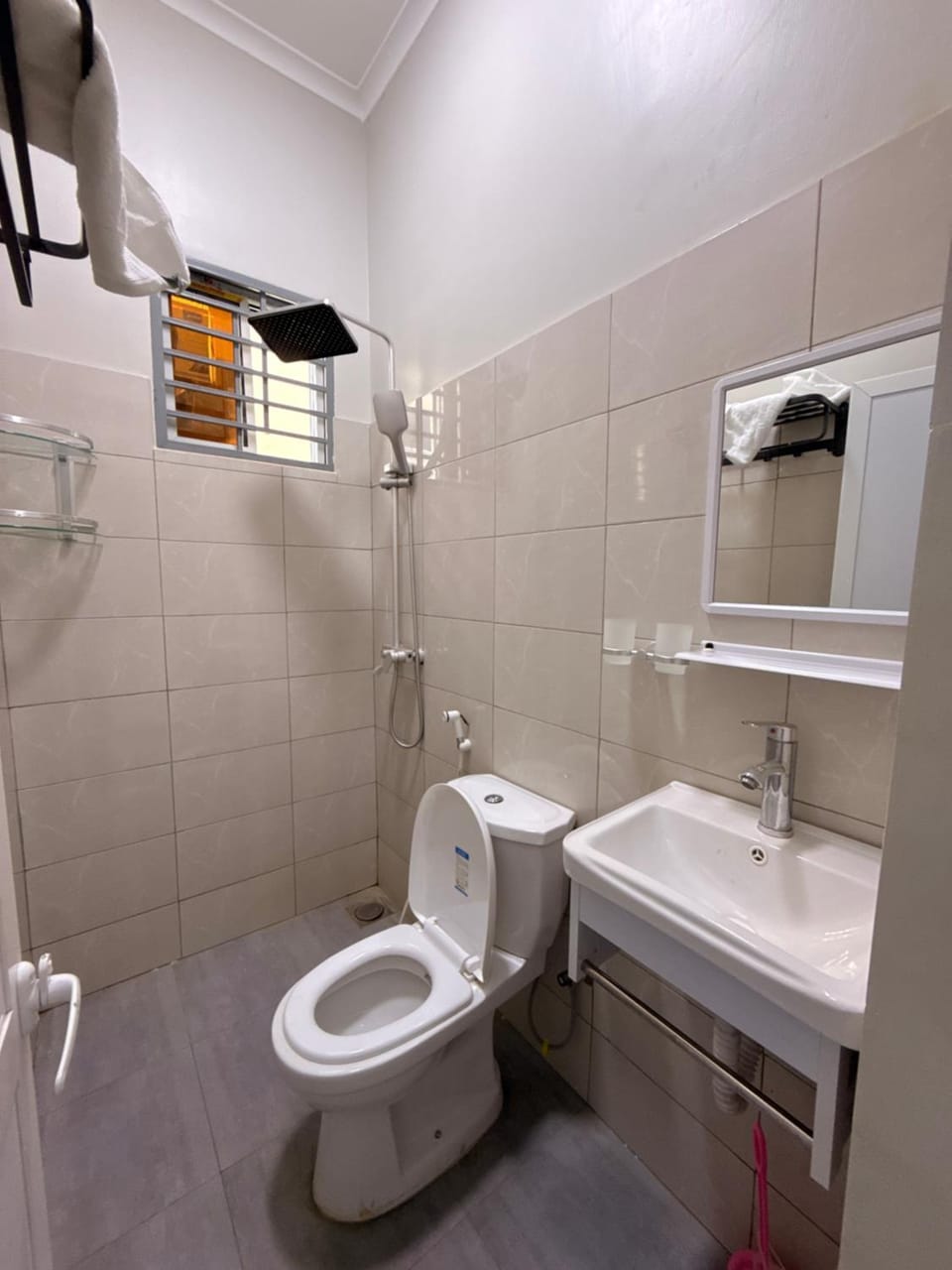 Shower, Toilet, Bathroom, towels