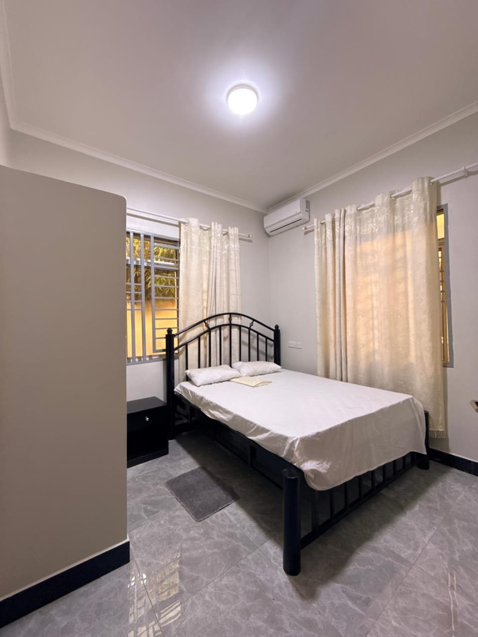 Bed, Photo of the whole room, Bedroom, air conditioner