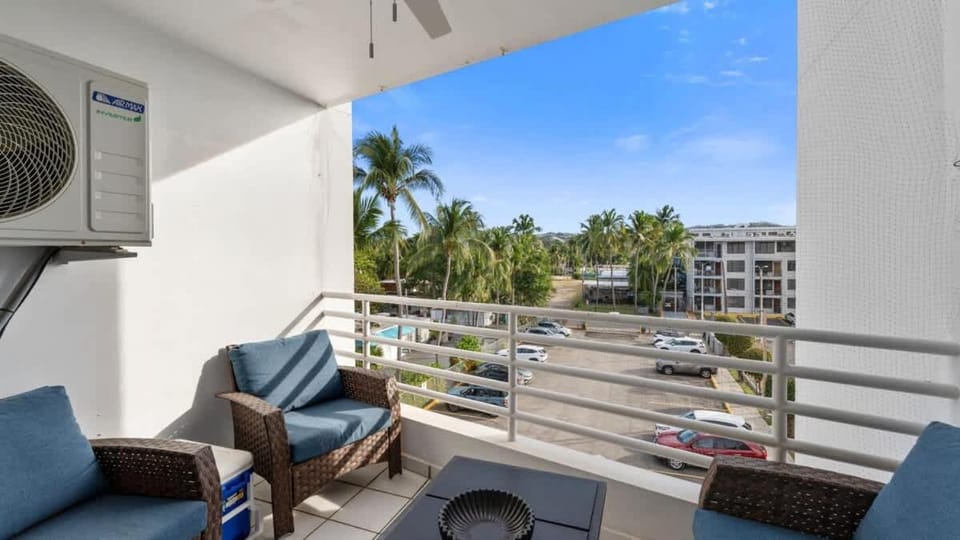 Rincon Seaside Flat- Steps to the Beach & Pool House in Stella