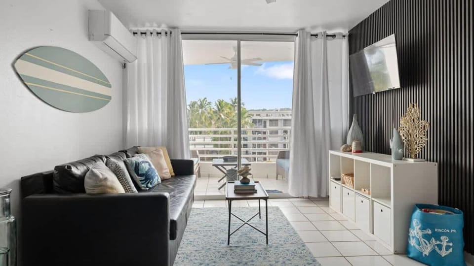 Rincon Seaside Flat- Steps to the Beach & Pool House in Stella