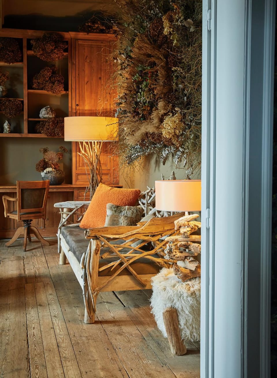 Living room, Seating area