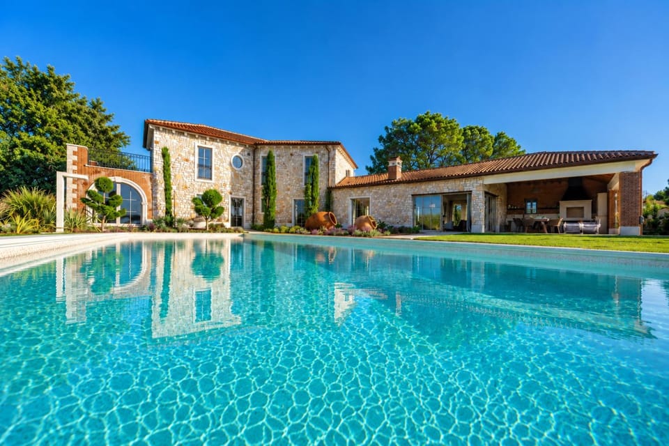 Property building, Pool view, Swimming pool, sunbed