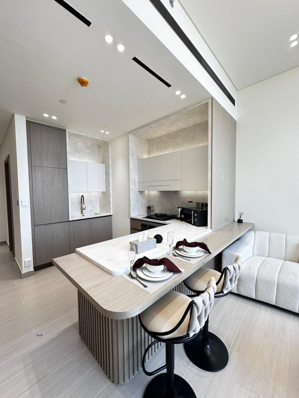Kitchen or kitchenette, Dining area