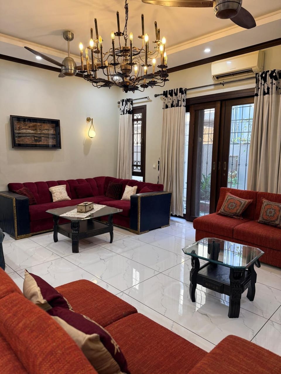 Modern private home ph7 central loc w parking Villa in Karachi